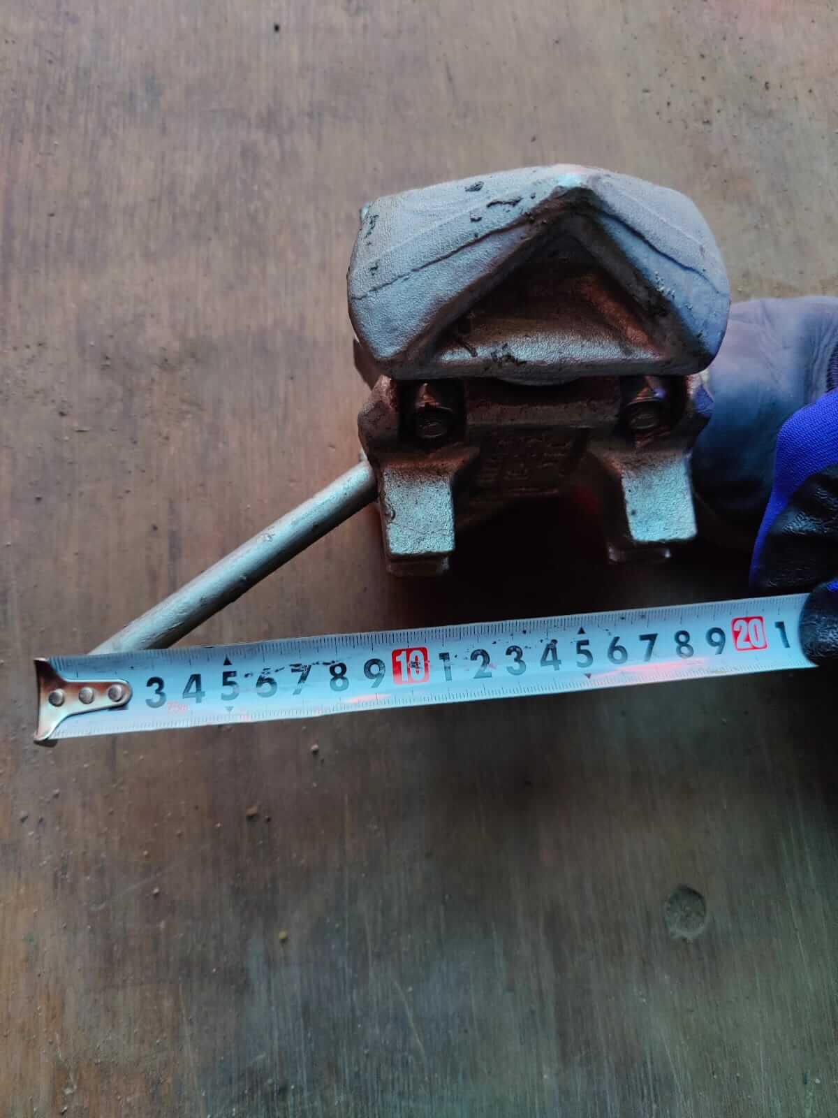 Bolturi - Container intermediate twistlock 4 alt="Bolturi de prindere"